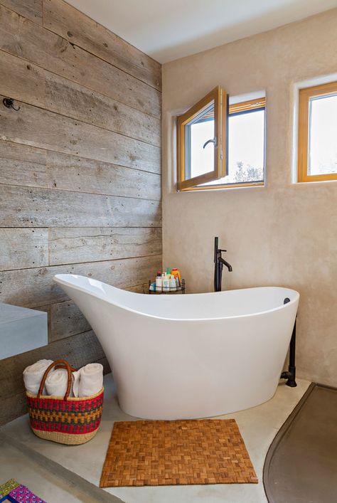 Fresh Designs Built Around A Corner Bathtub Japanese Soaking Tub Shower Combo, Small Soaking Tub, Soaking Tub Shower Combo, Bathtub Makeover, Bathtubs For Small Bathrooms, Bathroom Design Small Modern, Soaking Tubs, Japanese Soaking Tubs, Small Tub