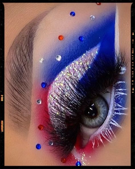 4 Of July Eyeshadow Looks, Red White And Blue Eyeshadow Looks, American Flag Eyeshadow, July 4th Eyeshadow, Goth 4th Of July Makeup, Memorial Day Eyeshadow Looks, Red White And Blue Eye Makeup, Veterans Day Makeup, Red White Blue Eye Makeup