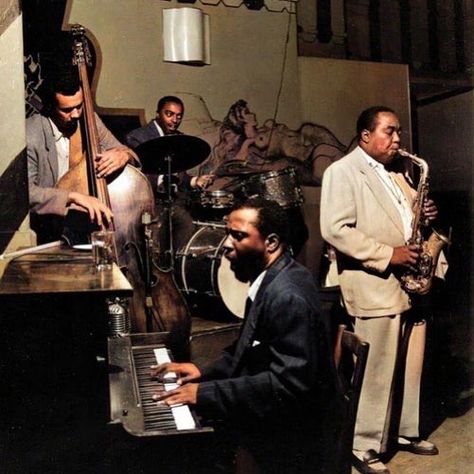 @bluescentric shared a photo on Instagram: “Charlie Parker Quartet at Open Door #1953 Mingus on bass, Monk on #piano Roy Haynes #drums (who’s 96 this year!) #jazzquartet #nudity…” • Apr 23, 2021 at 3:30am UTC Arte Jazz, Don Delillo, Jazz Quartet, Charles Mingus, Charlie Parker, Jazz Players, Thelonious Monk, Allen Ginsberg, Classic Jazz