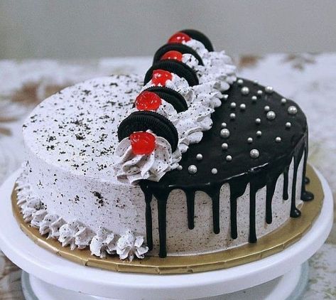 Oreo Drip Cake, Oreo Biscuit Cake, Simple Birthday Cake Designs, Baked Food, Simple Cakes, There's No Tomorrow, Chocolate Cake Designs, Cake Decorating For Beginners, Simple Cake Designs