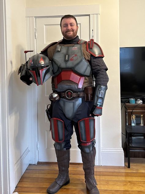 Knee Armor, Mandalorian Costume, Mandalorian Cosplay, Futuristic Armor, Mandalorian Armor, Dnd Funny, Star Wars Diy, Star Wars Trooper, Cosplay Armor