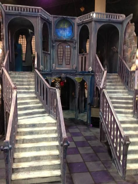 Monster High School Interior Set/Diorama Monster High Diorama, Monster High Background Characters, Monster High School Building, Monster High School Background, Monster High School Aesthetic, Monster High Room Aesthetic, Monster High Shifting, Monster High Background, High School Interior