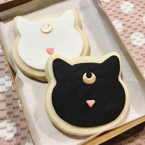 ❥ Sailor Moon | Cookies Sailor Moon Treats, Nerds Cookies, Anime Torte, Sailor Moon Cookies, Sailor Moon Birthday Party, Sailor Moon Cafe, Sailor Moon Cakes, Sailor Moon Party, Anime Cookies