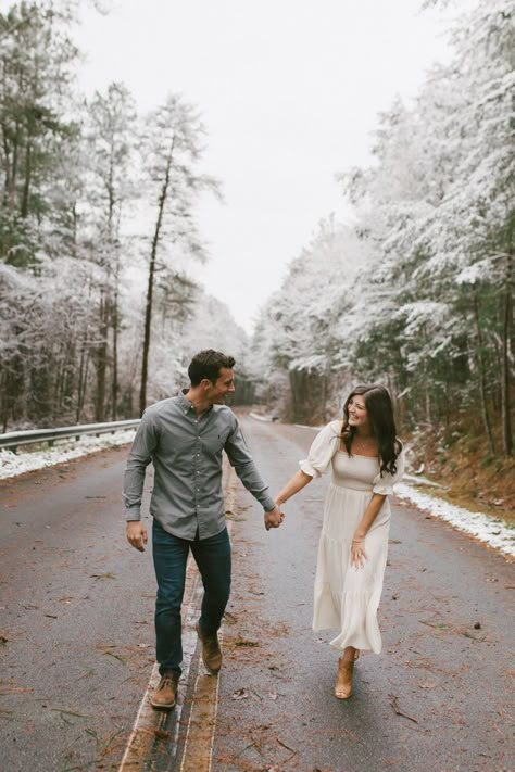 snowy engagement photos Snowy Engagement Photos, Christmas Engagement Photos, Indoor Engagement Photos, Winter Engagement Photos Outfits, Snow Engagement Photos, Winter Engagement Pictures, Engagement Shoot Outfit, Engagement Picture Outfits, Cute Engagement Photos