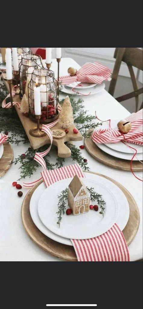 Deco Noel Nature, Deco Table Noel, Tree Themes, Christmas Dinner Table, Christmas Tablescapes, Christmas Table Settings, Christmas Party Decorations, Christmas Tree Themes, Christmas Decor Ideas