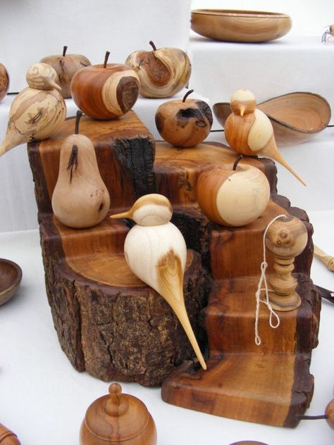 Wood Lathe Projects, Tre Kunst, Wooden Birds, Wooden Objects, Wooden Fruit, Woodworking Lathe, Wood Turning Lathe, Lathe Projects, Wood Shapes