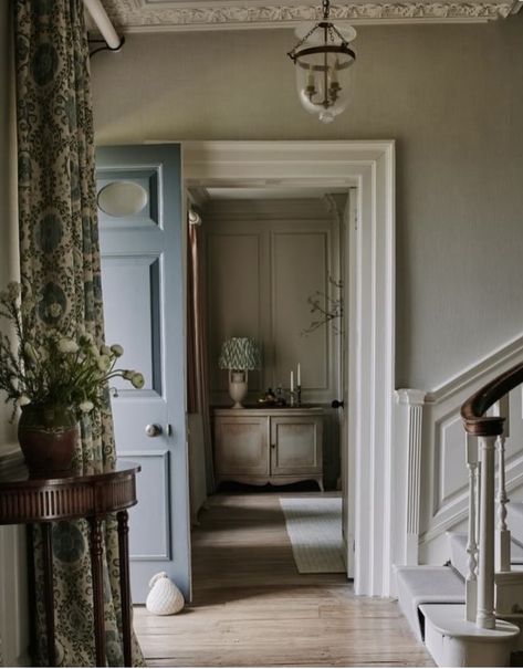 Sims Hilditch Interior Design, Country Manor House Interiors, Emma Sims Hilditch, English Cottage Paint Colors Interior, Cottage Entrance Hall, Cotswold Interior, Cotswolds Interior, English Manor Interior, Cotswold Cottage Interior