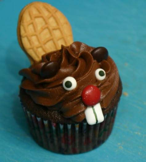 Chocolate beaver cupcake Beaver Cake Ideas, Beaver Themed Party, Canada Day Cupcakes, Beaver Cupcakes, Narnia Food, Beaver Party, Beaver Cake, Camping Cupcakes, Devils Food Cupcakes