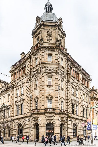 Beautiful historic architecture in Glasgow, Scotland. This city is full of heritage buildings and has great cultural offerings.  #glasgow #scotland #architecture Glasgow Architecture, Visit Glasgow, Peisaj Urban, Building Aesthetic, Building Photography, Day Trips From London, London Architecture, Uk City, Historic Architecture