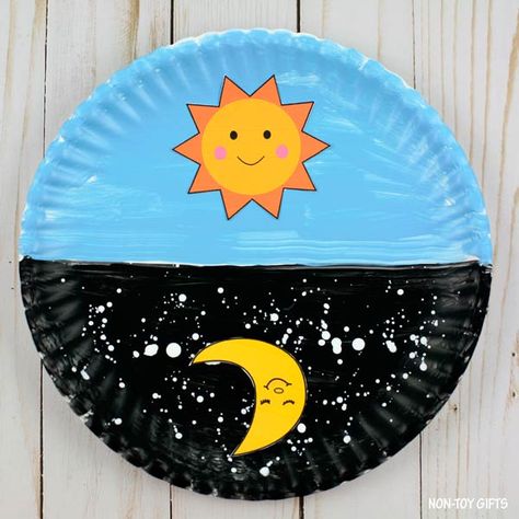 Paper Plate Camping Craft For Kids - Summer Craft Sun And Moon Craft Preschool, Day And Night Crafts For Kids, Moon Crafts For Kids, Sun And Moon Craft, Moon Template, Sun Craft, Camping Craft, Camping Crafts For Kids, Sun Crafts