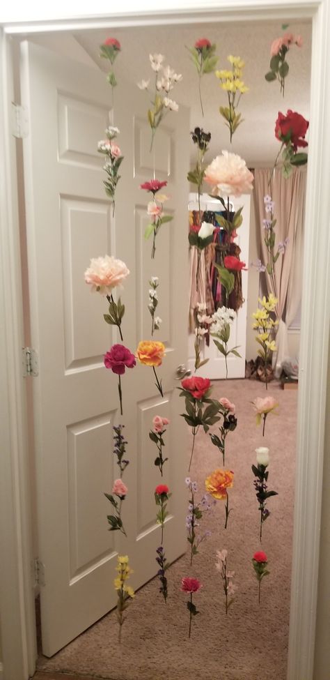 Flowers On Fishing Line Wedding, Flower Wall Backdrop With Curtains, How To Make A Flower Curtain, Fishing Wire Hanging Flowers, Fake Flower Decor Wedding, Fake Flower Curtain Diy, Flower Strings Decor, Big Flower Wall Decor, Hanging Flowers Fishing Line