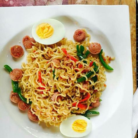 Noodle  served with boiled eggs and sausage. Real yummy #breakfast #inspiration Breakfast Inspiration, Boiled Eggs, Yummy Breakfast, Noodles, Spaghetti, Drinks, Ethnic Recipes