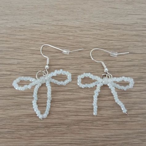 Bow earrings 🎀 #handmade #smallbusiness #beads #jewelry #bow #bowjewelry #faitmain #etsy #etsysellersofinstagram Beaded Bow Earrings, Jewelry Bow, Bow Jewelry, Bow Earrings, Beads Jewelry, How To Make Bows, Earrings Handmade, Etsy Seller, Beads