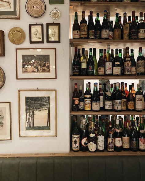 Wine Cafe Design, Small Wine Shop Interior Design, Italian Wine Aesthetic, Wine Bar Aesthetic, Wine Shop Interior Design, Alisha Core, Wine Bar Ideas, Italian Wine Bar, Cafe Bookstore