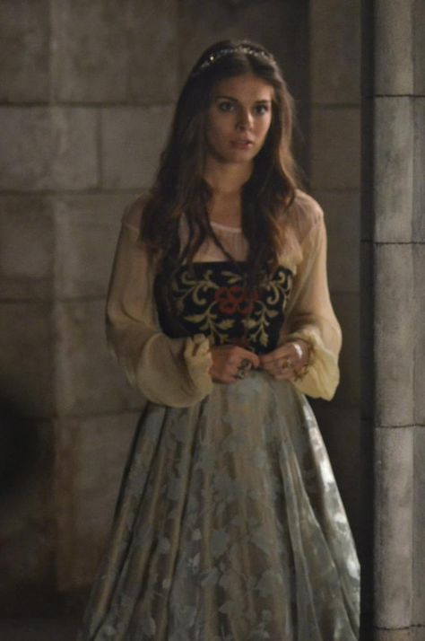 Costume Dress Adelaide Kane as Mary Stuart, Queen of Scots in Reign Kenna Reign, Reign Outfits, Lady Kenna, Marie Stuart, Reign Fashion, Reign Dresses, Mary Stuart, Fairytale Fashion, Adelaide Kane