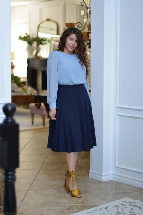 Cute Sunday Outfits For Church, Navy Blue Skirt Outfits, Blue Midi Skirt Outfit, Navy Skirt Outfit, Blue Skirt Outfits, Work Attire Women, Modest Swim, Church Clothes, Blue Midi Skirt