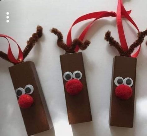 Jenga Reindeer Ornaments, Wooden Block Christmas Ornaments Diy, Wooden Jenga Block Crafts, Mini Jenga Block Ornaments, Jenga Reindeer, Dollar Store Jenga Block Crafts Christmas, Christmas Crafts Jenga Blocks, Wood Block Christmas Ornaments, Jenga Block Diy Crafts