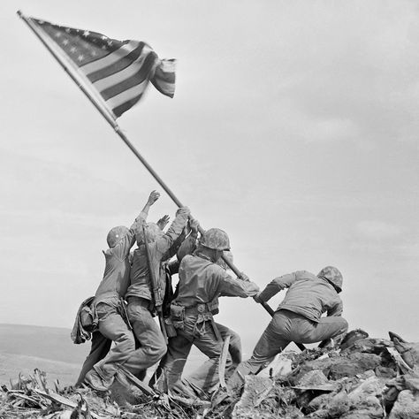 Iwo Jima Flag, History Classroom Decorations, Louis Daguerre, Battle Of Iwo Jima, World History Classroom, Ww2 Posters, Powerful Pictures, Gordon Parks, Iwo Jima