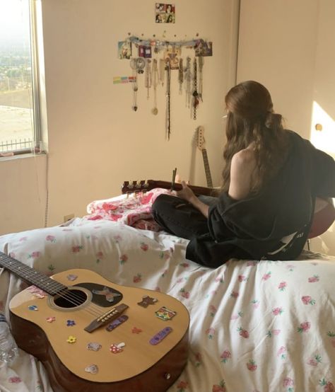 Hannah Wells, Vejle, Guitar Girl, In My Room, I'm With The Band, Music Aesthetic, Foto Ideas Instagram, Teenage Dream, My Room