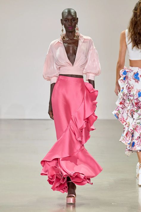 Badgley Mischka Spring 2023 Ready-to-Wear Fashion Show | Vogue Gaun Fashion, Fashion Design Portfolio, Runway Dresses, Fashion Design Sketches, Maxi Skirts, 가을 패션, Inspiration Mode, Badgley Mischka, Fashion Sewing