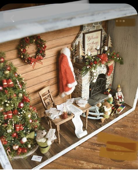 Christmas Diorama, Diy Jul, Christmas Shadow Boxes, Dollhouse Christmas, Christmas Room, Christmas Dolls, Miniature Crafts, Miniature Christmas, Christmas Scene