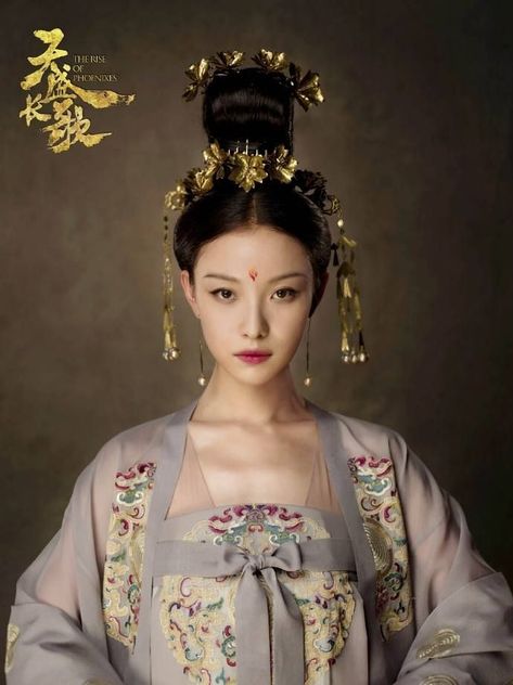 ☣️ Rise Of The Phoenixes, Yuan Dynasty Clothing, Rise Of Phoenixes, Chinese Empress, Chen Kun, Dynasty Clothing, Empress Of China, Noble Lady, Traditional Chinese Dress