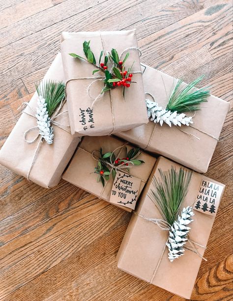 Diy Christmas Wrapping, Christmas Wrapping Diy, Wrapping Inspiration, Gift Wrapping Inspiration, Diy Gift Wrapping, Holly Berries, Pine Needles, Craft Paper, Christmas Wrapping