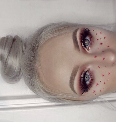 Embedded image Freckles Makeup, Day Makeup Looks, Dip Brow, Valentines Day Makeup, Contour Kit, Creative Makeup Looks, Dipbrow, Day Makeup, Makeup Goals