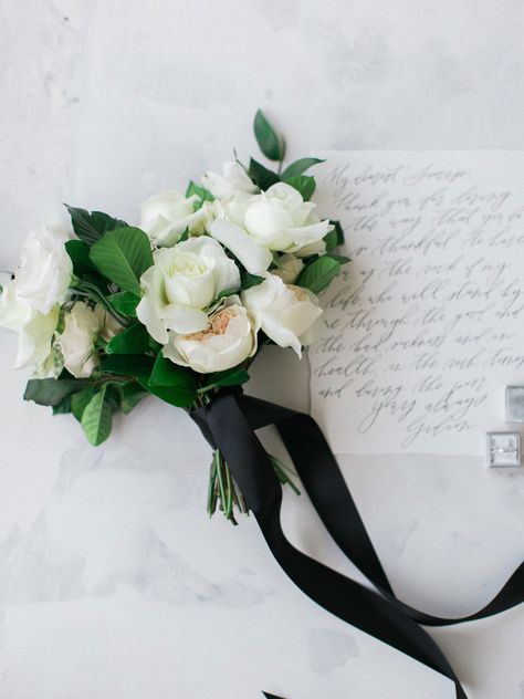 Trailing Bouquet, Small Bridesmaid Bouquets, Bridal Photo Shoot, White Rose Wedding, Vintage Bridal Bouquet, White Rose Wedding Bouquet, Ranunculus Bouquet, Bridesmaid Bouquet White, Black Bouquet