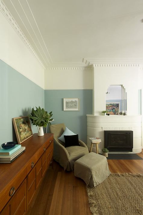 House Tour: A 1940s Art Deco Apartment in Australia | Apartment Therapy Art Deco Apartment Interior, Art Deco Living, Art Deco Apartment, 1940s Art Deco, 1940s Art, 1940s Home, Art Deco Living Room, Art Deco Bedroom, Apartment Renovation