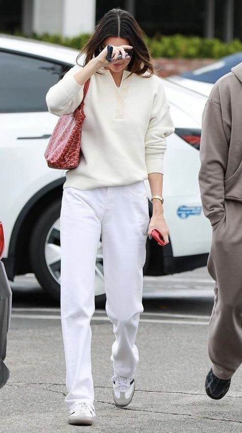 Kendall Jenner Festival Outfits, Celebrity Street Style 2023, Kendall Jenner Casual, Kendall Jenner Outfits Casual, Adidas Samba Outfits, Samba Outfits, Stile Kendall Jenner, Adidas Samba Outfit, Kendall Jenner Street Style