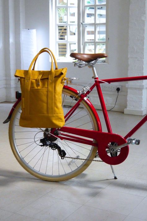 17 Bike Design Ideas That Impress Diy Bike Basket, Bicycle Decoration, Bike Baskets, Bike Frame Bag, Bicycle Panniers, Leather Bicycle, Bike Bags, Bike Panniers, Custom Seat Covers