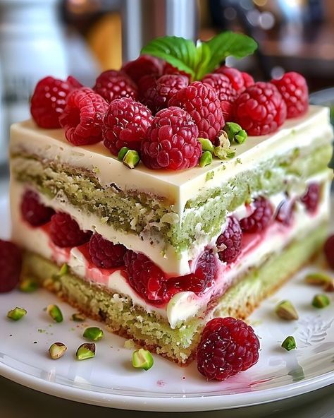 All Tasty Pistachio Raspberry, Pistachio Cake, Raspberry Cake, حلويات صحية, Dream Cake, Sponge Cake, Cake Ingredients, Creative Cakes, Interesting Food Recipes