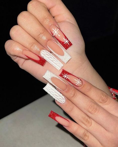 Nails 2023 Christmas Red And White, Nail Inspo 2023 Christmas, Red Christmas Nails Baddie, Christmas Nail Sets Simple, Christmas Nails 2023 Long, Nail Ideas For Christmas 2023, Christmas Nails Inspo 2023, Baddie Christmas Nails Medium, Red And White Winter Nails