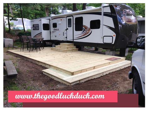 RV Deck Ideas – As a paint job is the quickest way to transform RV, a deck is… #traveltrailers #campsite #diy #screenedporches #portable #glamping #backyards #design #rvcamping #howtobuild Porch For Camper, Campsite Decorating, Portable Deck, Camper Steps, Trailer Deck, Tent Camping Hacks, Camper Hacks, Diy Rv, Camper Living