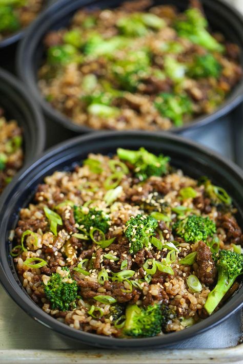 Quick Beef and Broccoli Meal Prep - Everyone's favorite dish made even easier using ground beef! Comes together in 15 min, prepped for the entire week!!! Beef And Broccoli Meal Prep, Broccoli Meal Prep, Broccoli Meal, Ground Beef And Broccoli, Salad Meal Prep, Beef And Broccoli, Broccoli Beef, Broccoli Recipes, Lunch Meal Prep