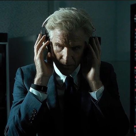 Matthew Modine Stranger Things, Dr Brenner Stranger Things, Martin Brenner, George Stacy, Stranger Things Season One, Dr Brenner, Fatherless Behavior, Matthew Modine, Jonathan Byers