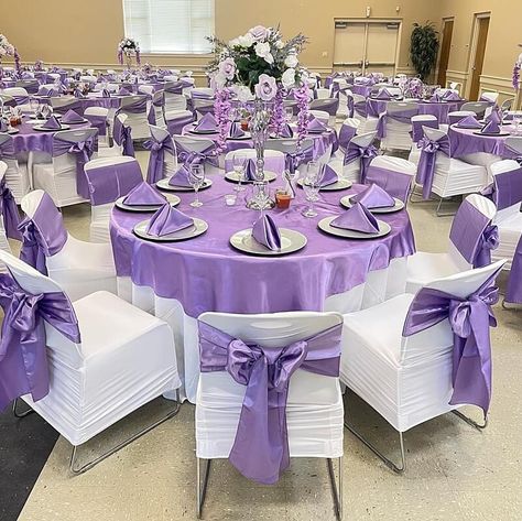 Lilac And Silver Table Decorations, Purple And Silver Wedding Table Settings, Quince Ideas Themes Purple, Lilac White And Silver Party Decor, Table And Chair Set Up For Party, Purple Table Arrangements, Lilac Gold And White Party, Purple And White Wedding Reception, Lavender And Silver Table Setting