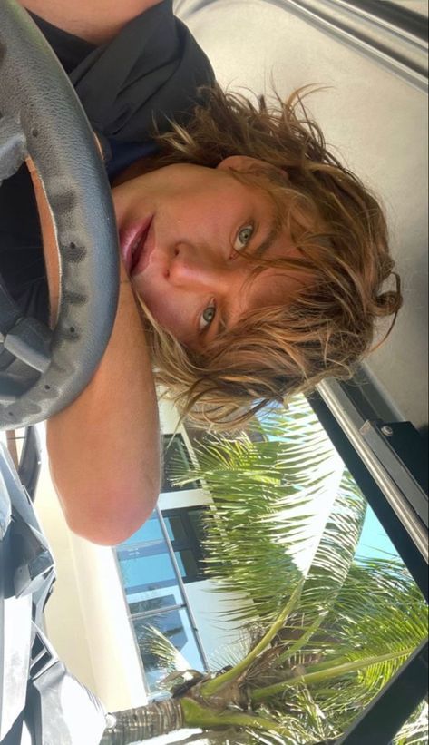 Madoc Caruthers, Mens Surfer Style, Hands Fashion, Surfer Guys, Jordan Barrett, Surfer Hair, Surfer Boys, Surfer Boy, Surfer Style