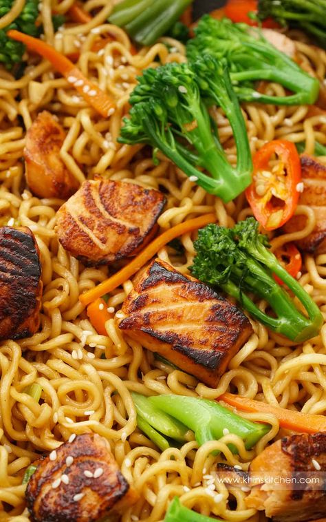 Easy Teriyaki Salmon Noodles - Khin's Kitchen Easy Teriyaki Salmon, Noddle Recipes, Salmon Noodles, Salmon Stir Fry, Teriyaki Noodles, Salmon Teriyaki, Noodles Vegetables, Salmon Teriyaki Recipe, Salmon And Broccoli