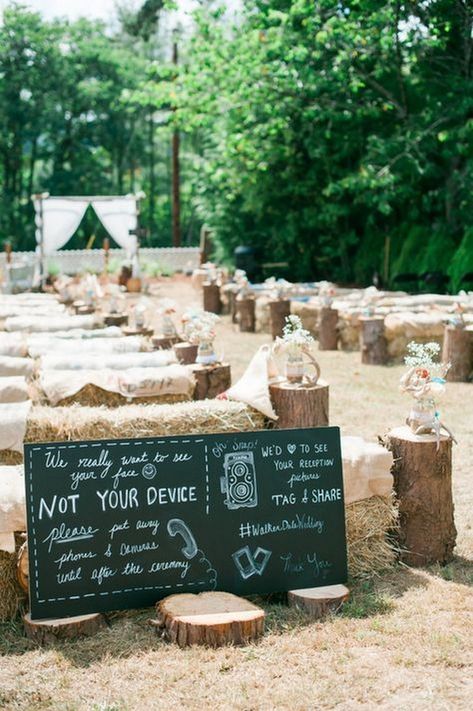 Hay Bale Wedding Decorations, Hay Bale Wedding, Country Wedding Ceremony, Hay Bale Seating, Romantic Backyard, Rustic Outdoor Wedding, Ceremony Seating, Hay Bales, Outdoor Wedding Decorations