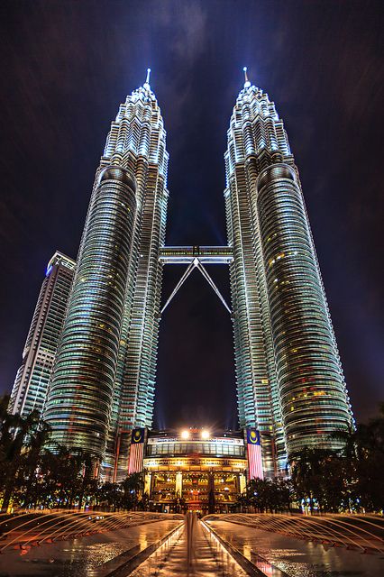 Petronas Twin Towers in Kuala Lumpur, Malaysia Beautiful highlight of our trip, mall and restaurants to enjoy. Kuala Lampur, Petronas Twin Towers, Port Dickson, Kuala Terengganu, Petronas Towers, Kota Bharu, George Town, Tall Buildings, Malaysia Travel