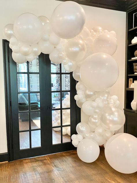 Bride Balloon Arch, Pearl Birthday Theme Decoration, Pearl Themed Wedding Backdrop, Clear Balloon Arch, Petals And Pearls Theme, Balloon Garland Wedding, Pearl White Balloon Garland, White Balloons Engagement Party, White And Clear Balloon Garland