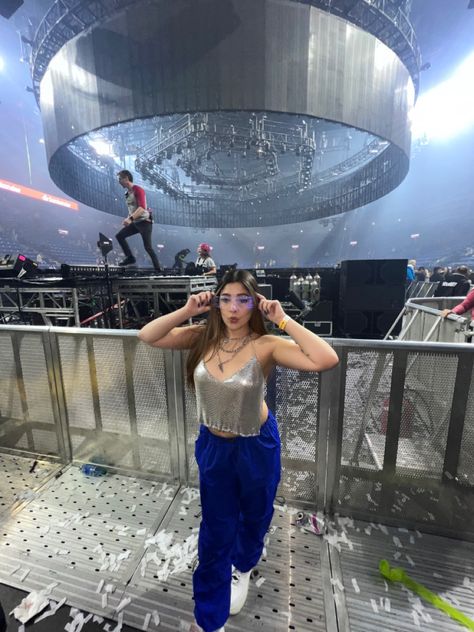 Saturno Tour Outfit, Saturno Outfit Ideas, Saturno Outfits, Silver Concert Outfit, Rauw Alejandro Concert Outfit Ideas, Blue Concert Outfit, Capri Party, Concert Outfit Plus Size, Concert Outfit Men