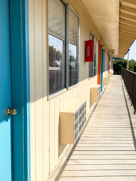 aesthetic summer motel bright blue and orange doors🏨🍑🏖️🌳 Earl Hickey, Orange Doors, Motel Aesthetic, Beach Motel, Seaside Hotel, Orange Door, Hotel Motel, Aesthetic Summer, Blue And Orange