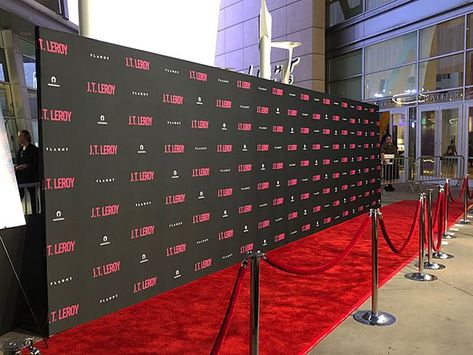 JT Leroy Premiere Red Carpet Arrival Installation by Red Carpet Systems Red Carpet Theme Party, Red Carpet Backdrop, Red Carpet Theme, Bar Deco, Premiere Red Carpet, Bollywood Theme, Hollywood Party Theme, Prom Themes, Red Carpet Party