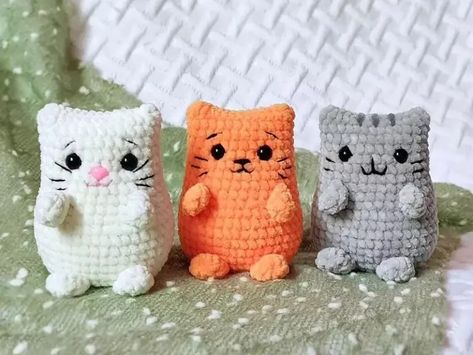 Amigurumi plush kitten free pattern | Amigurumi Space Mandrake Amigurumi, Chat Crochet, Amigurumi Christmas, Mini Amigurumi, Gnome Pattern, Amigurumi Plush, Crochet Halloween, Crochet Panda, Crochet Plush