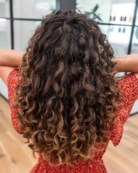 Balayage Dark Brown Hair, Balayage Dark Brown, Curly Hair Color Ideas, Dark Brown Hair Balayage, Balayage Dark, Curly Hair Color, Natural Dark Hair, Ombre Curly Hair, Dark Curly Hair