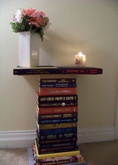 Top 10 Ideas for Reusing Old Books Book Ends Ideas Diy, Recycle Books Crafts, Repurposing Books, Recycled Decor, Old Book Crafts, Book Furniture, Recycled Books, Simple Lamp, Diy End Tables