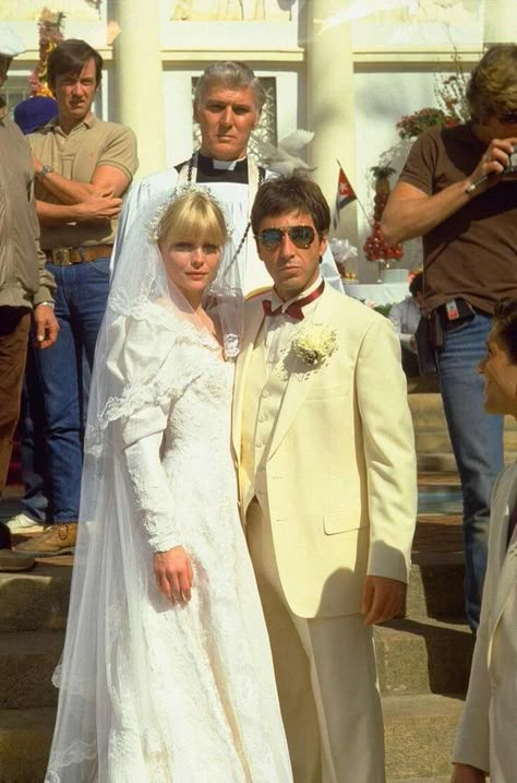 Scarface Wallpaper, Elvira Hancock, Scarface Poster, Movie Wedding Dresses, Movie Wedding, Scarface Movie, Wallpaper Sun, Wedding Movies, Tony Montana